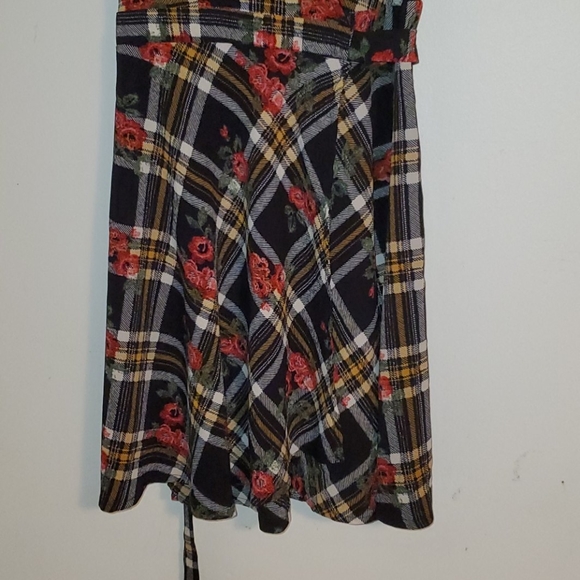 Floral Wrap Dress - Picture 5 of 7